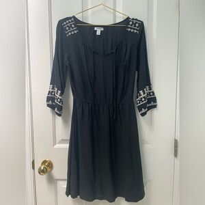 S Old Navy Black Peasant Dress with White Embroidered 3/4 Sleeves EUC